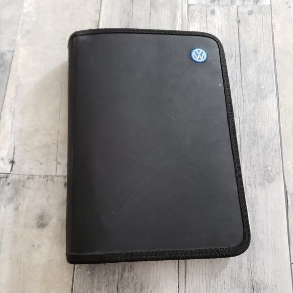 2000 VOLKSWAGEN PASSAT OWNERS MANUAL SET 00 guide w/case - Picture 1 of 5